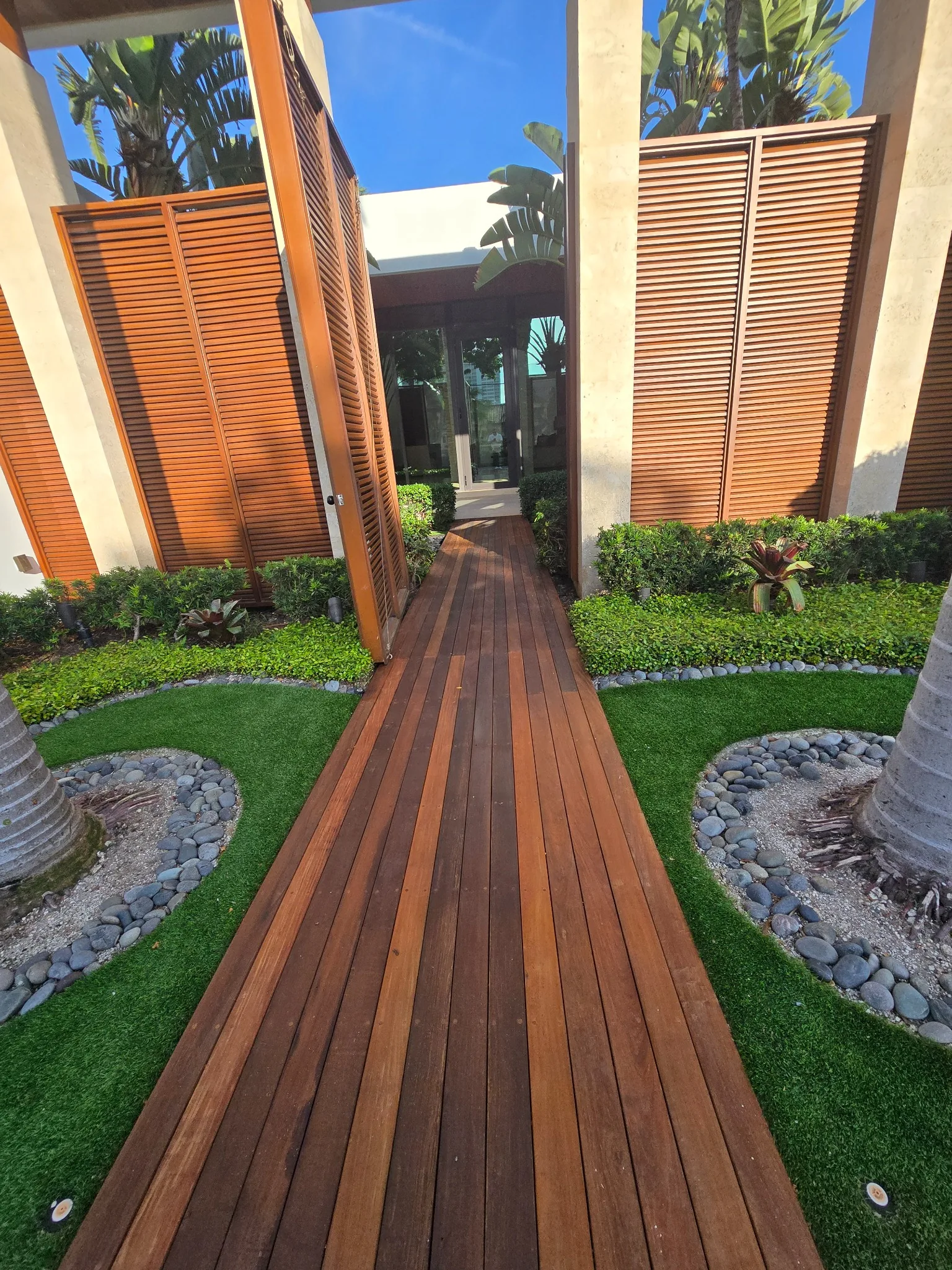contemporary urban plaza [background image]