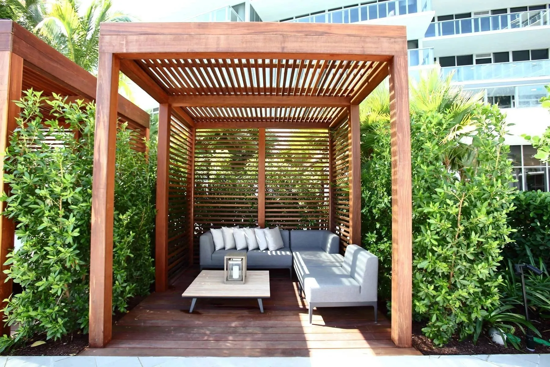 Ipe cabana in Fort Lauderdale built by Deckmasters of Florida