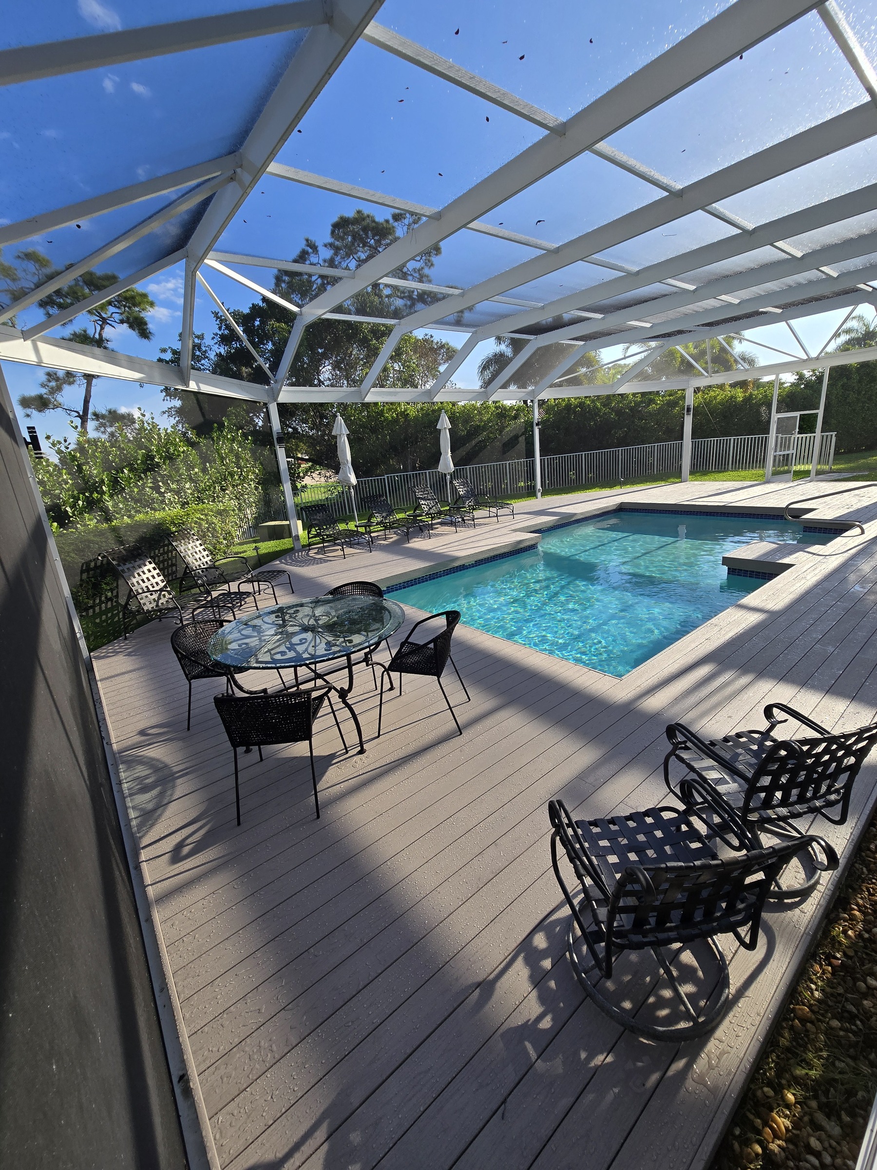 Composite deck and outdoor structure built by Deckmasters of Florida