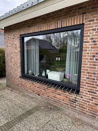 Vast glas en kozijn detail
