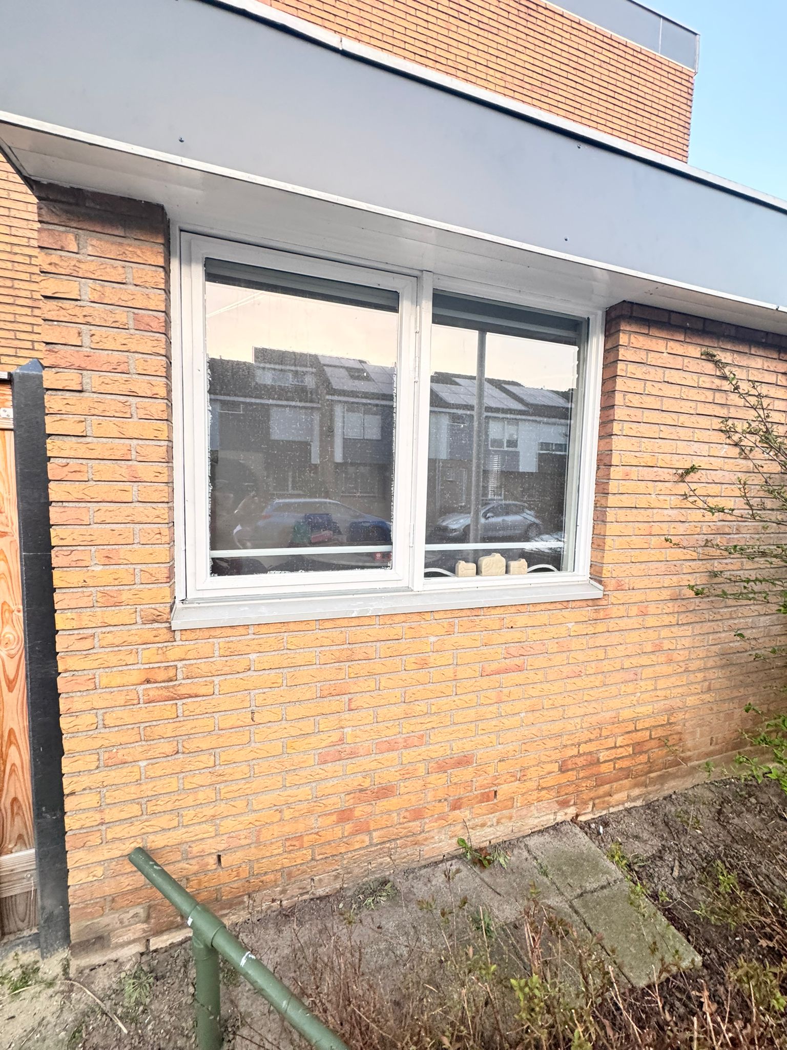 Na de renovatie met antraciete kozijnen, detail 1