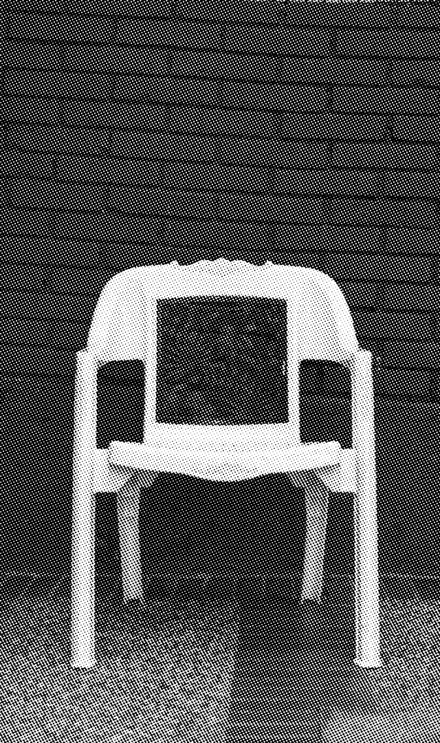 Silla de plástico blanca vacía al aire libre, en alto contraste blanco y negro con tramado tipo semitono.