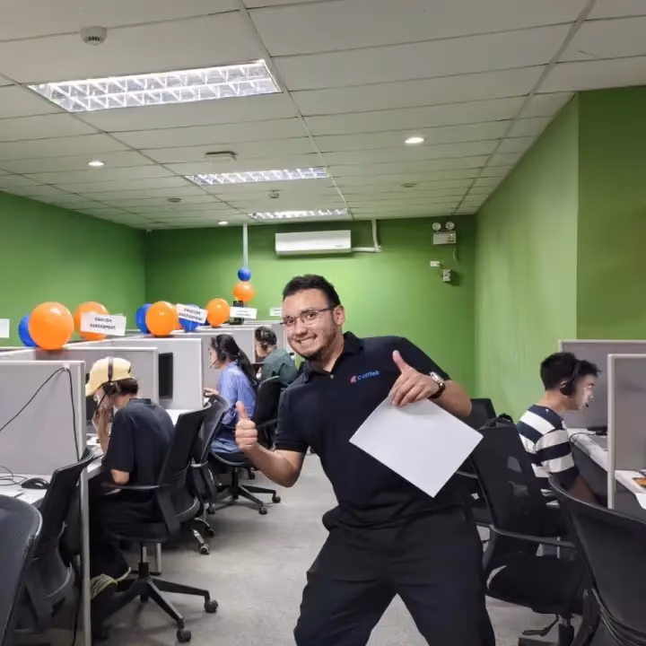 A CallTek team member giving a thumbs up on assessment day