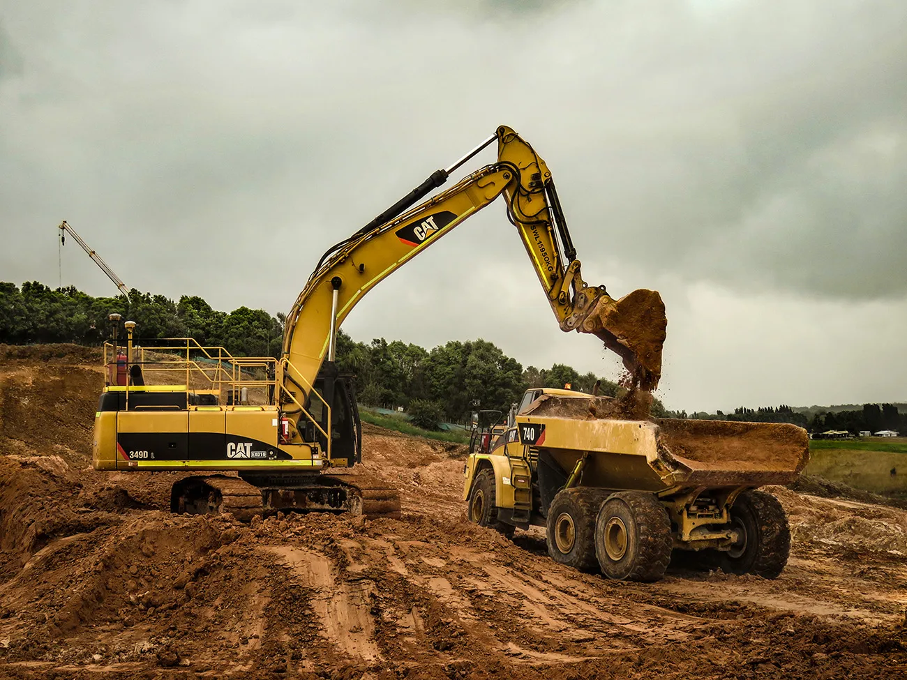 Excavator for hire, Neil's Hire and Machinery