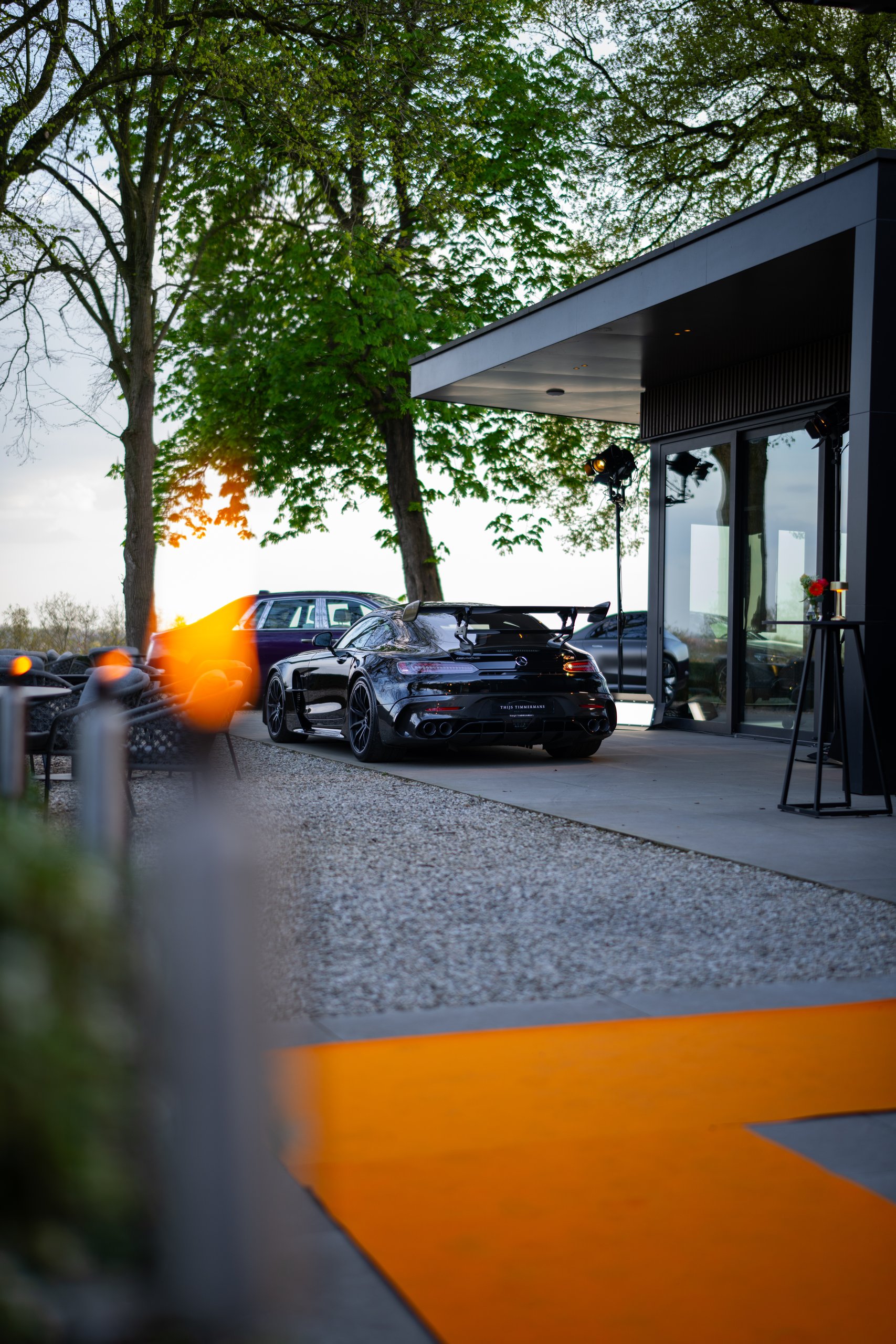 Auto bij de entree van Zicht tijdens een modelpresentatie