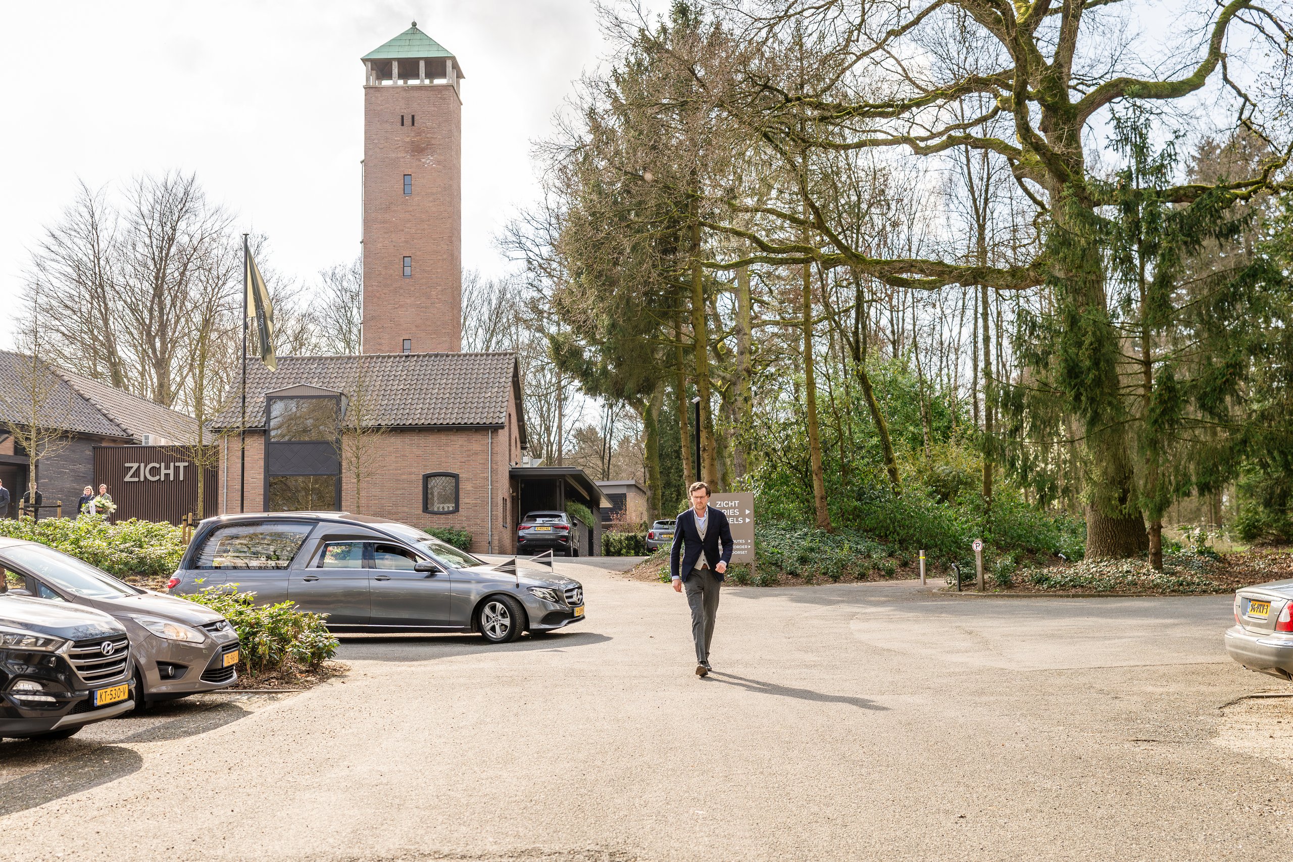 Aankomst op het landgoed bij de uitkijktoren
