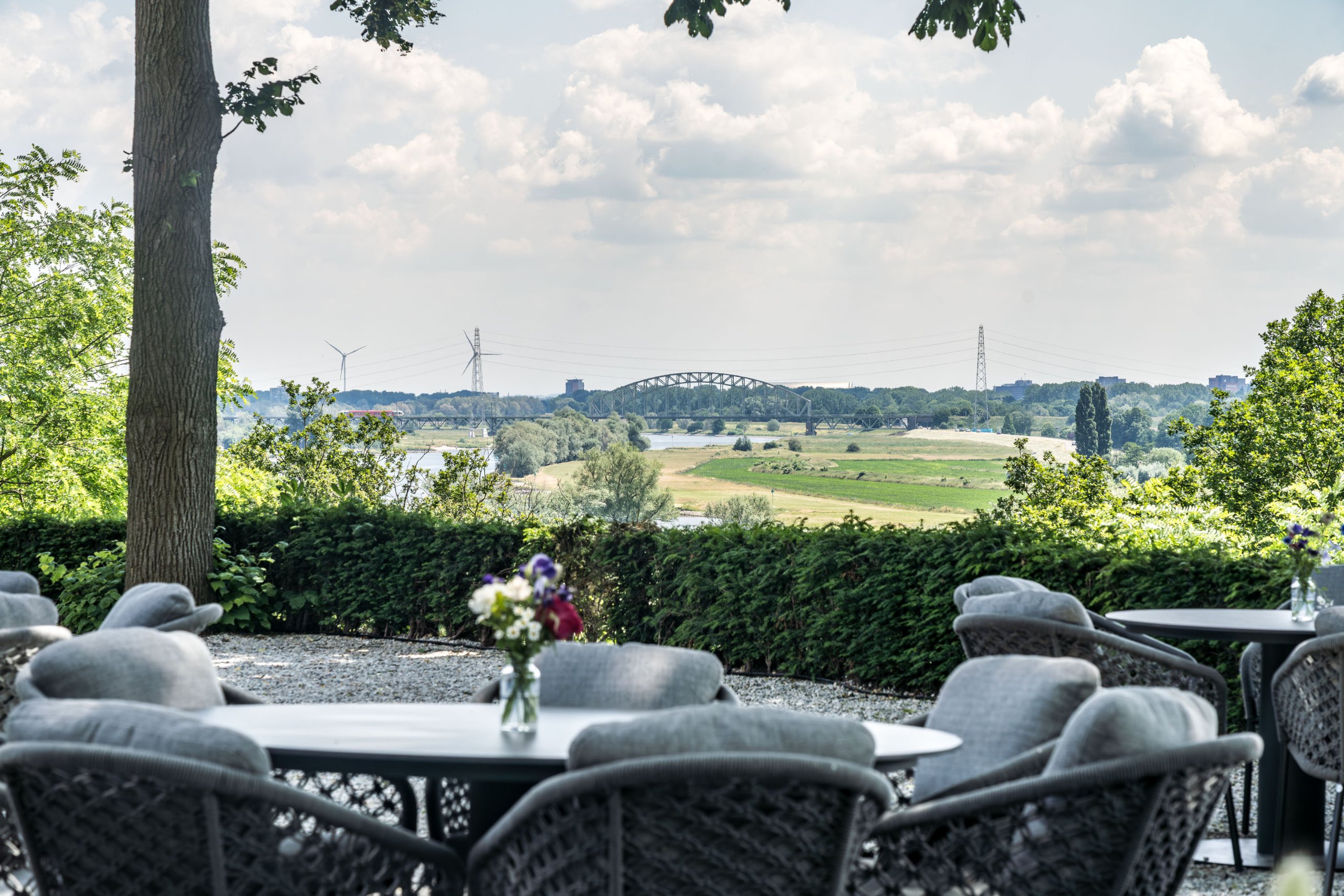 Terras van Zicht met uitzicht over de Rijn