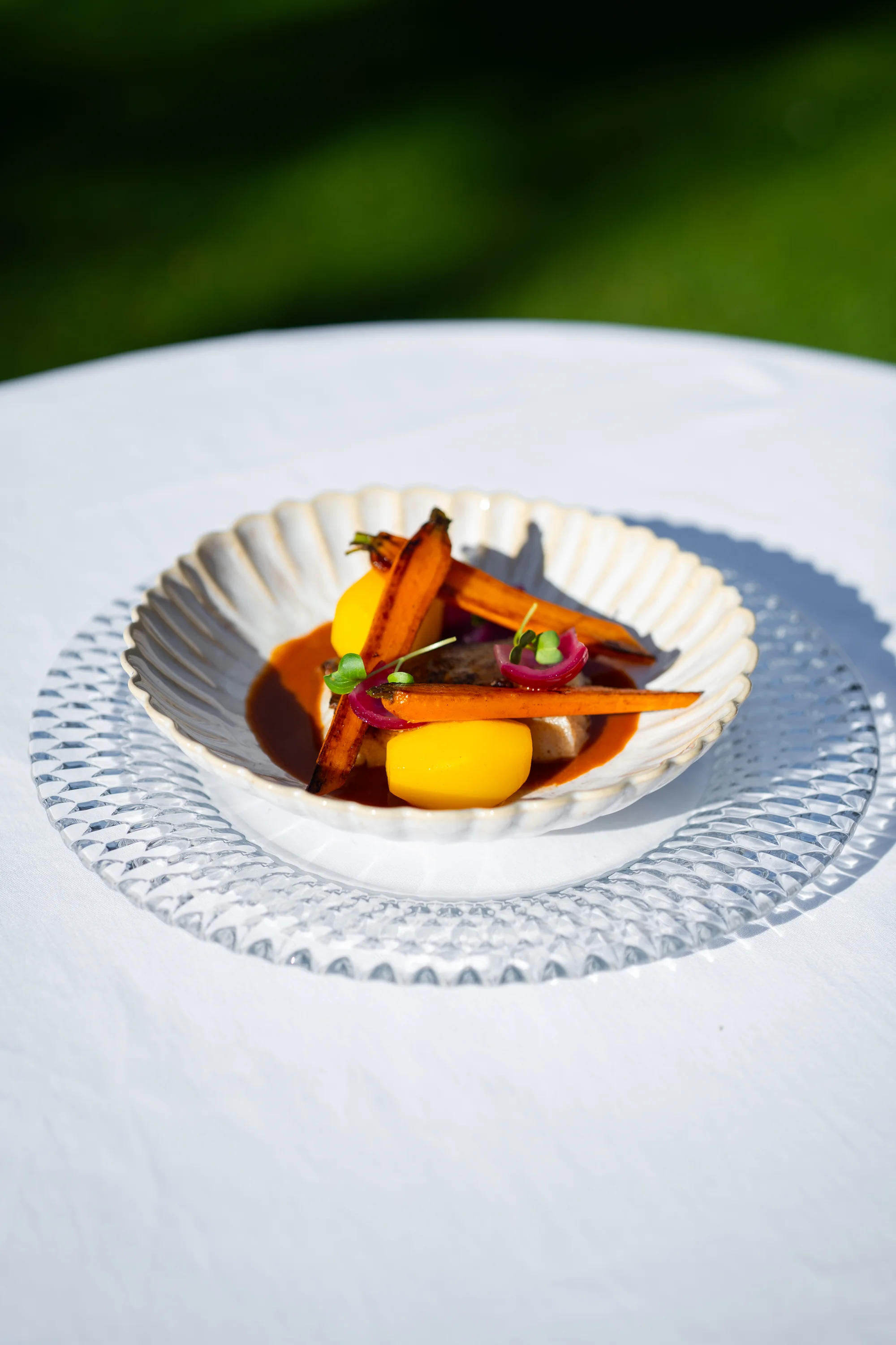 Kabeljauwfilet met saffraanaardappel, peentjes en bouillabaisse-saus