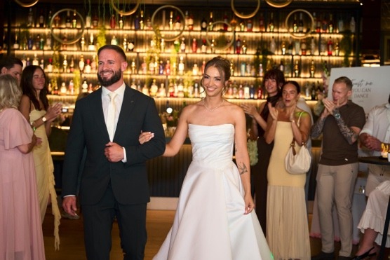 Bart en Lenka bij de bar in Zicht