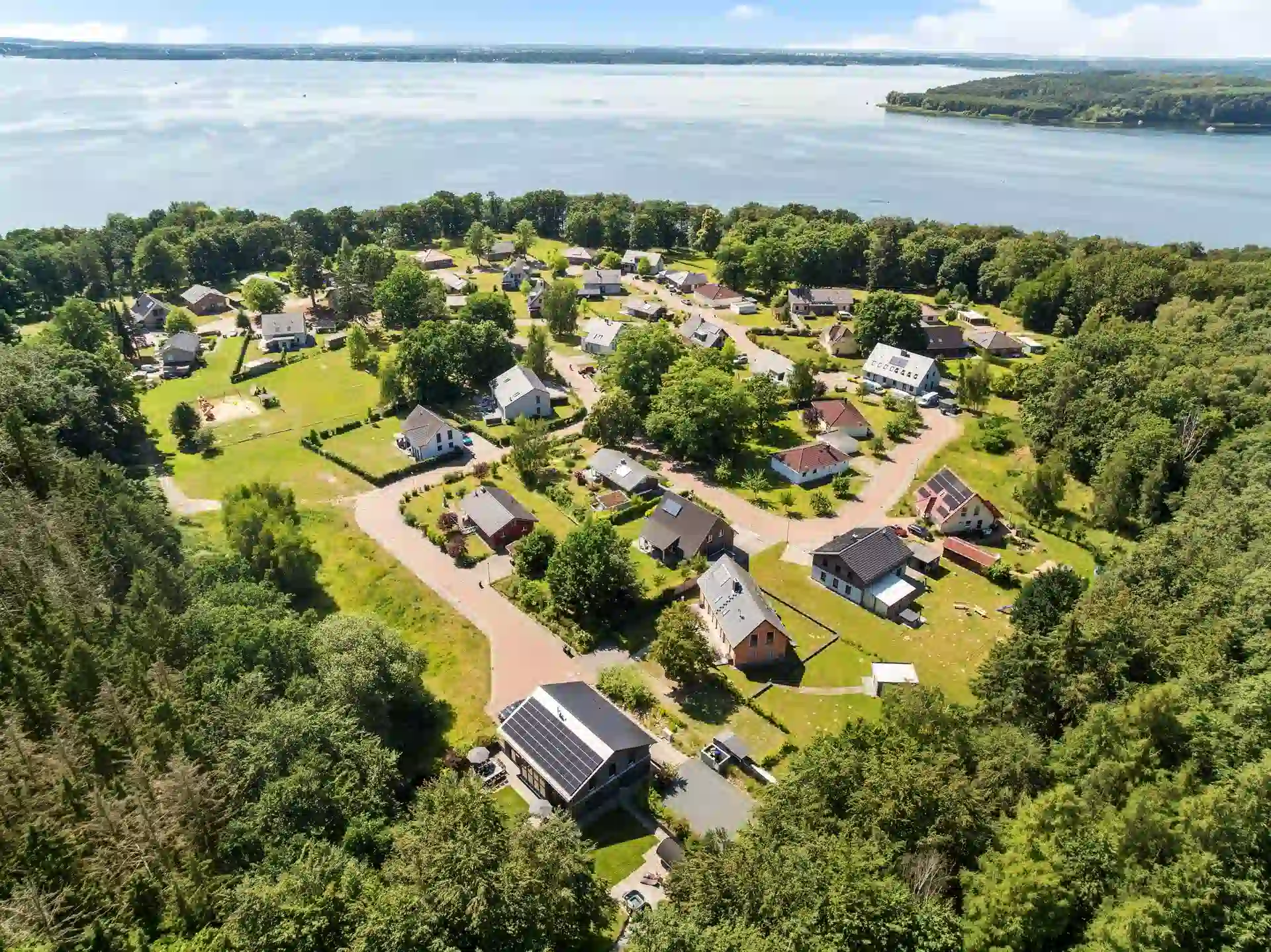 Luftaufnahme der Ferienanlage am Plauer See