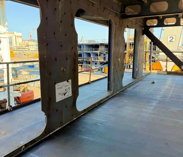 Shipyard site with changing layout