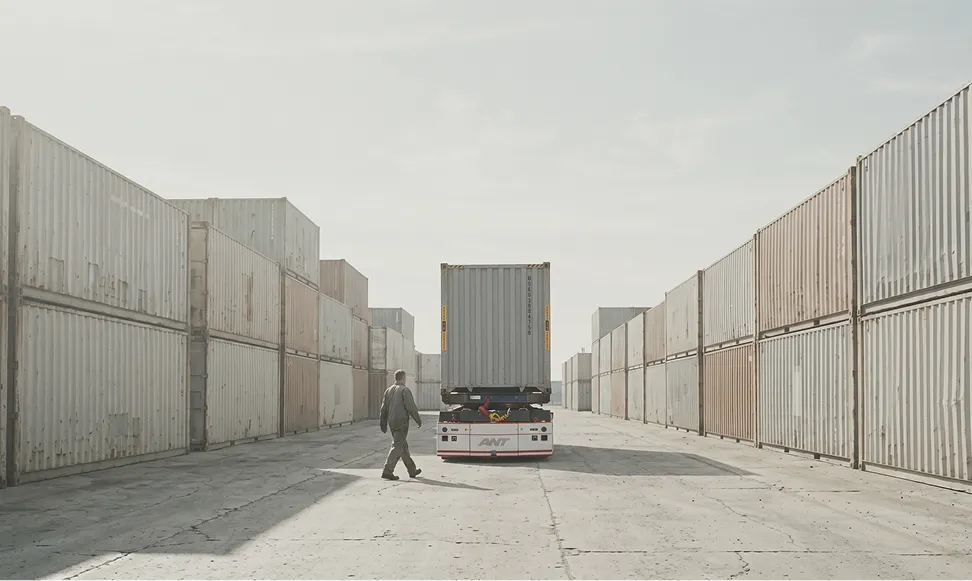 Autonomous mobile robot at a container terminal