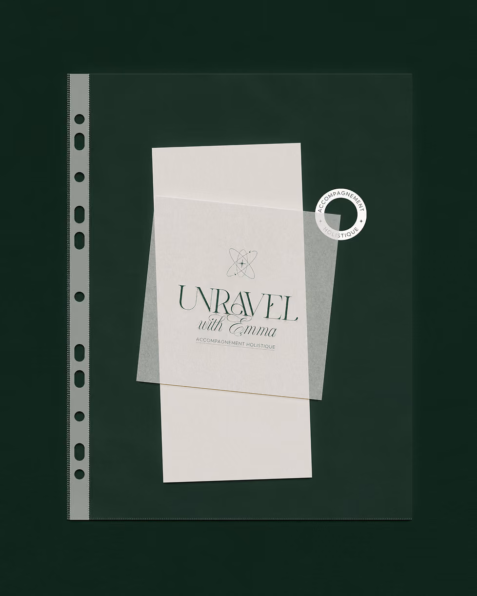 Unravel mise en scène logo