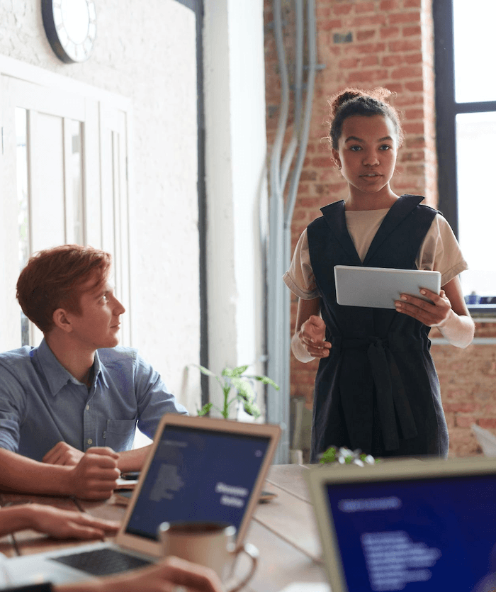 IT specialist presenting results to a colleague in the office