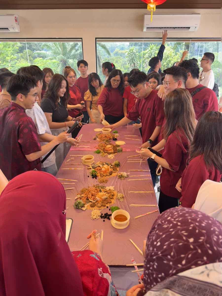 Lo hei — the year starts at the table