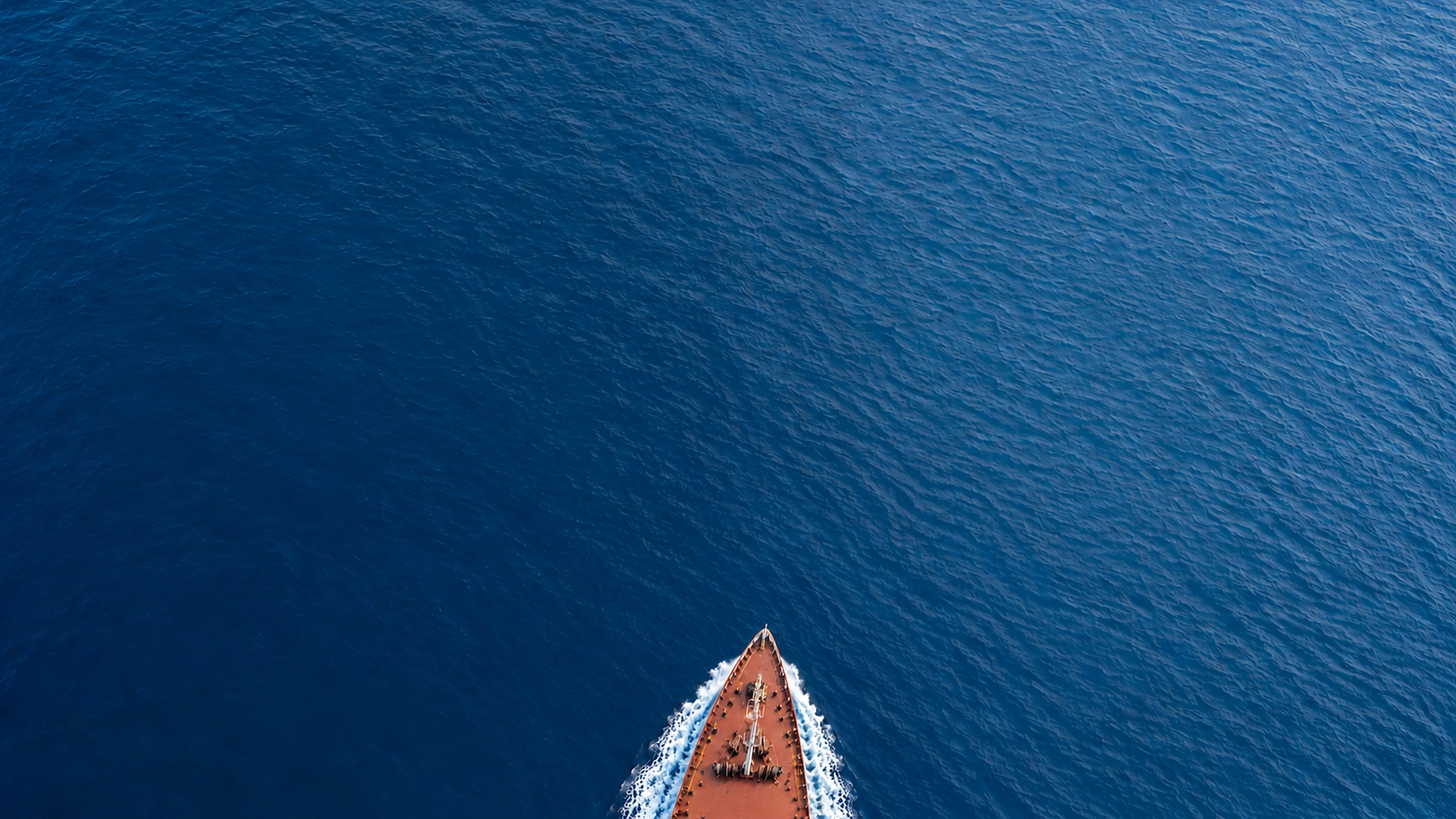 GuardianSCL GNSS compass antenna above a vessel underway, with heading reference arcs