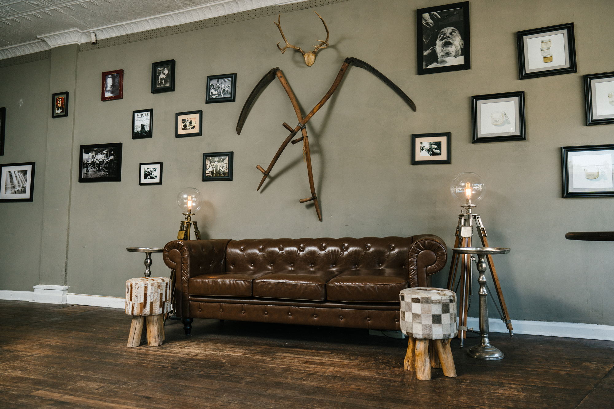 The leather Chesterfield waiting area at The Stray Hare