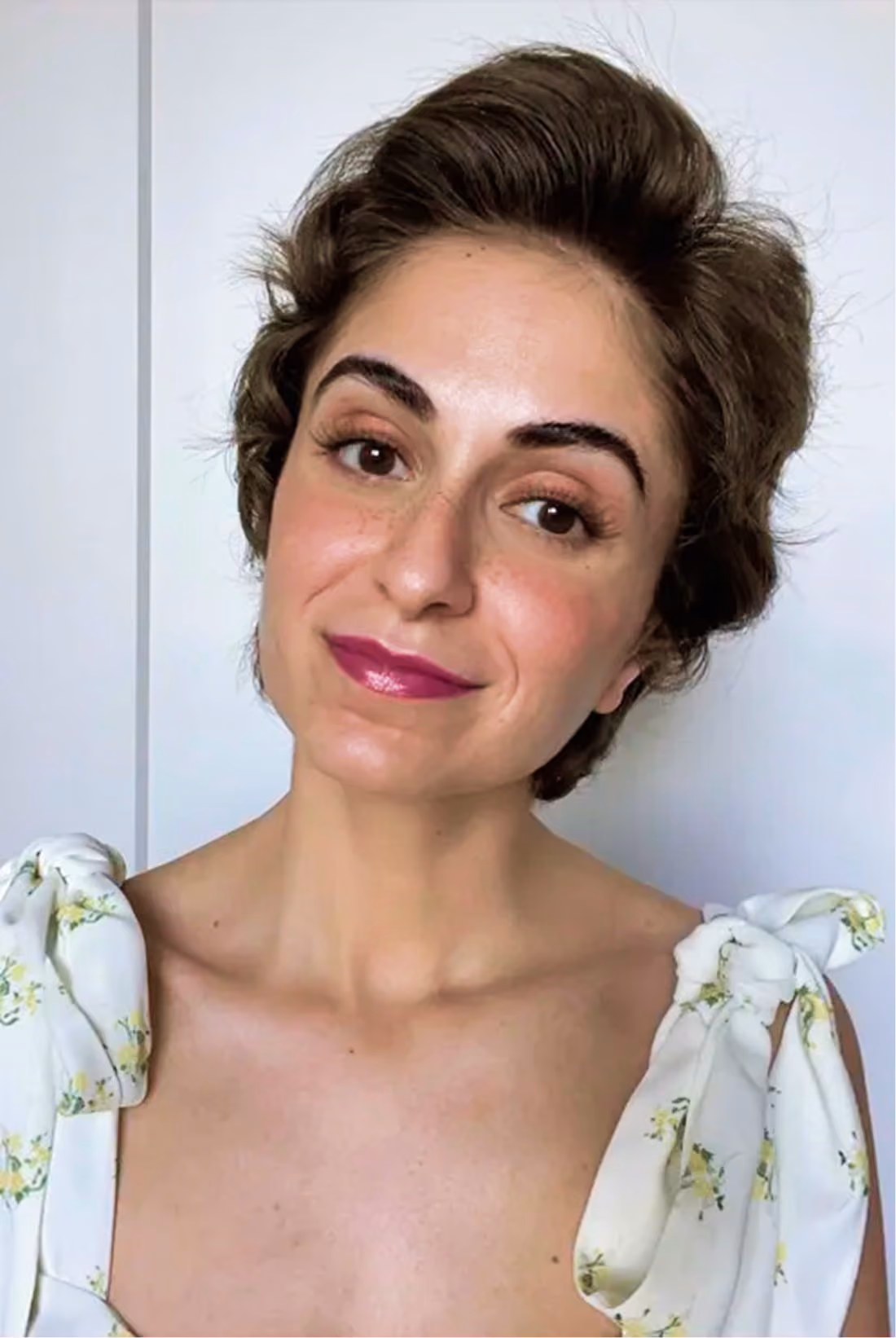 Portrait of author Isabella Kamal