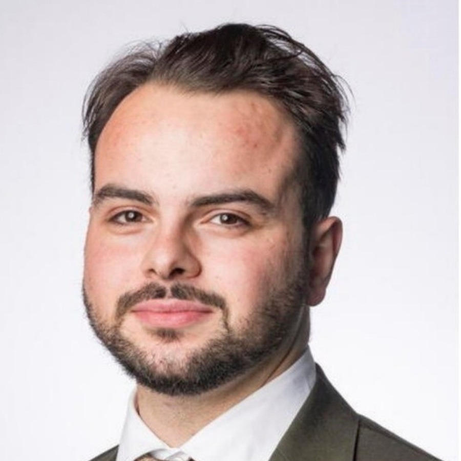 Independent financial advisor using MIHOS