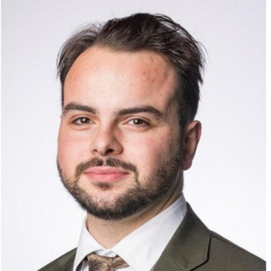 Independent financial advisor using MIHOS