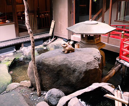 円山町わだつみ中庭