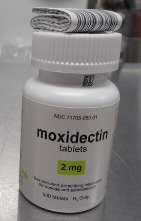 Moxidectin icon showing 3 blue tablets and 3 green capsules