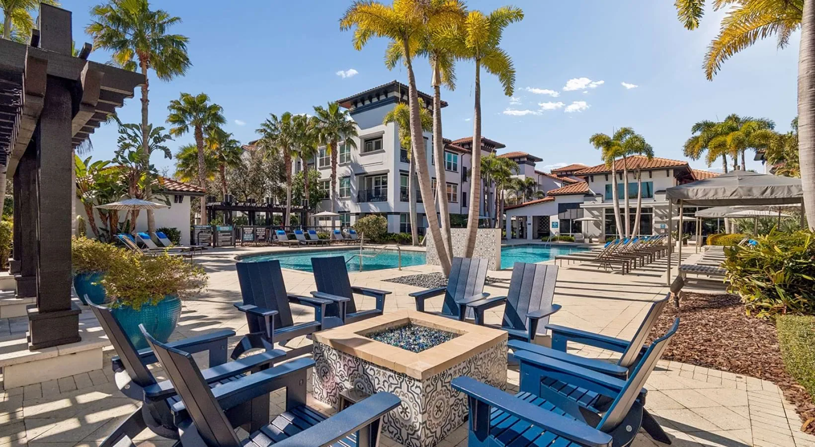 Avery Upscale Apartments outdoor pool and lounge area in Avondale, Arizona
