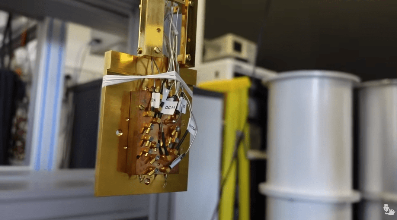 Inside a Quantum Computer!