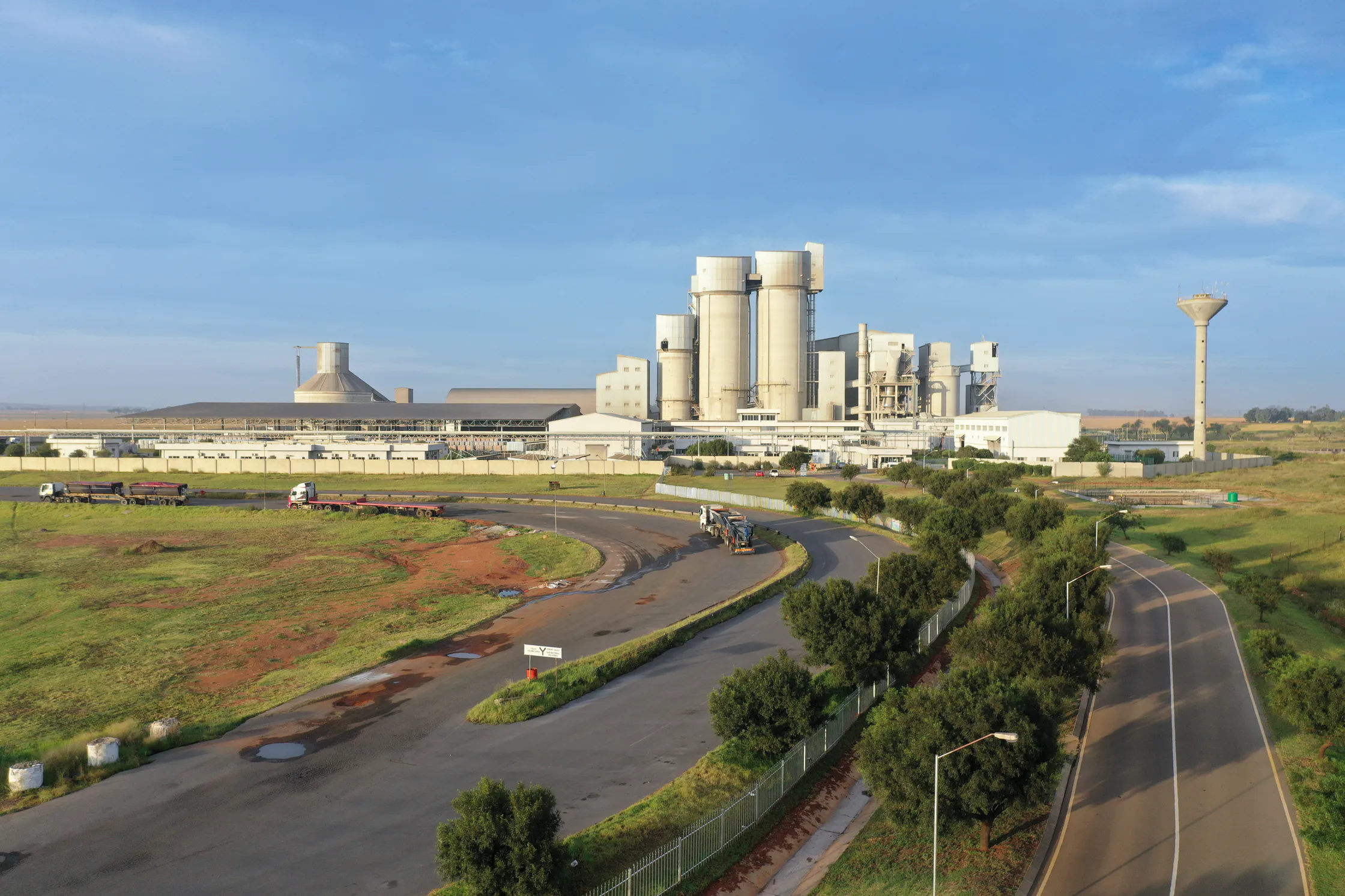 Aerial view of the Delmas milling plant and its access road