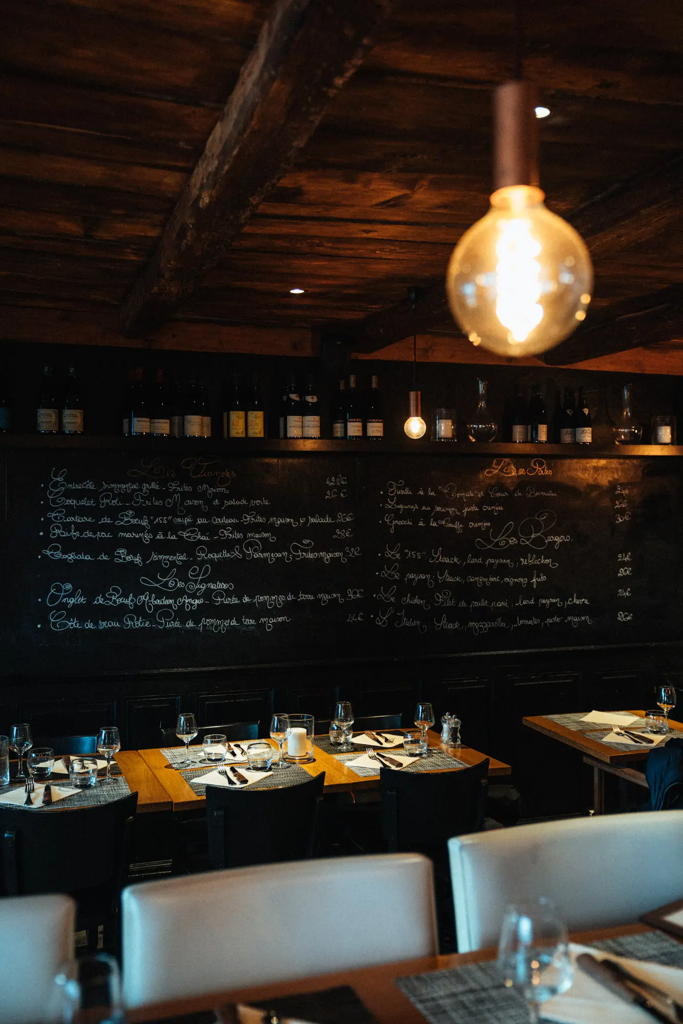 Ambiance conviviale du restaurant Le 155 - diapositive 2