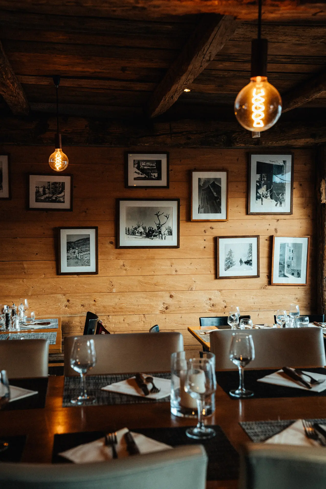 Ambiance conviviale du restaurant Le 155 - diapositive 3