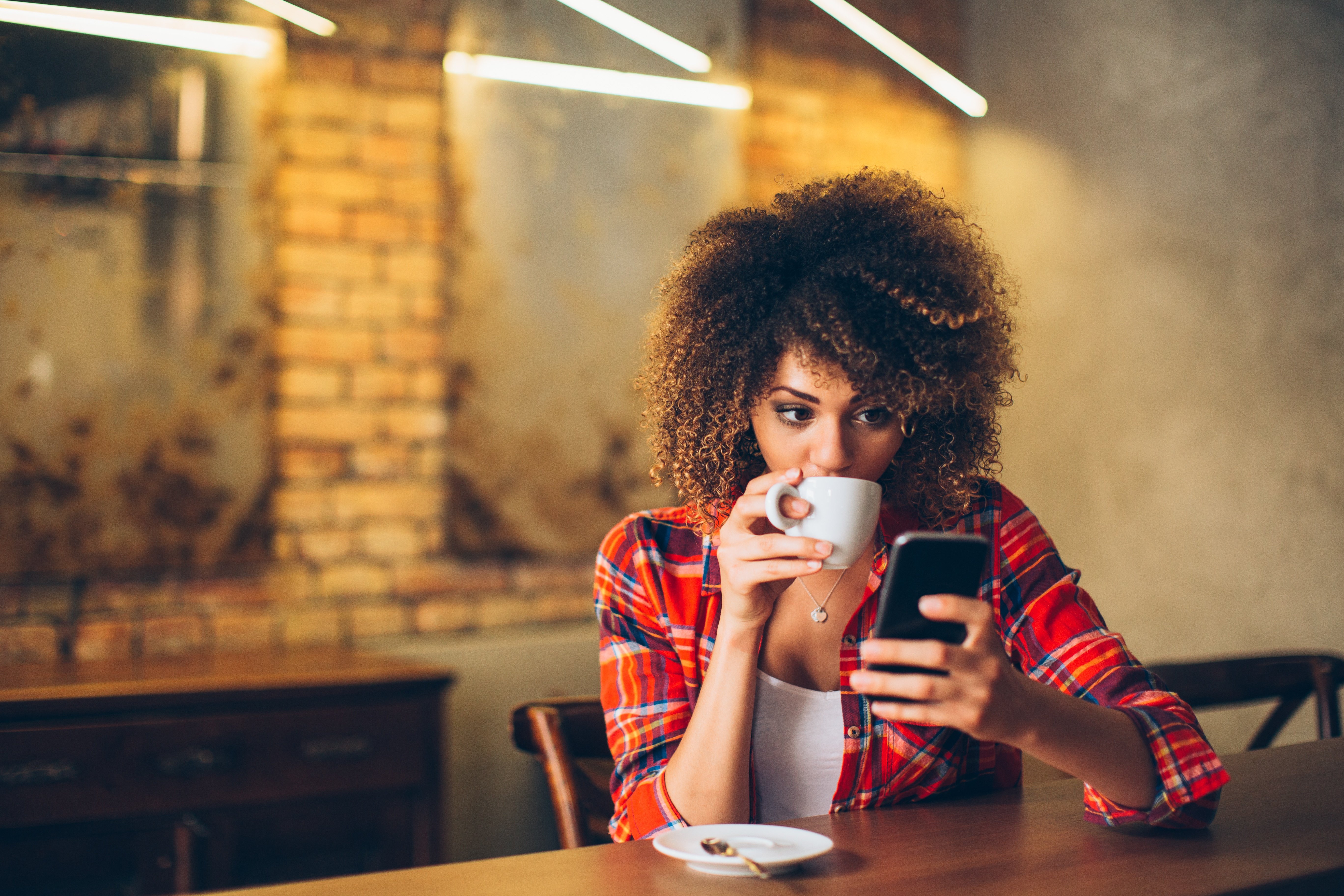 lupus-woman-coffee