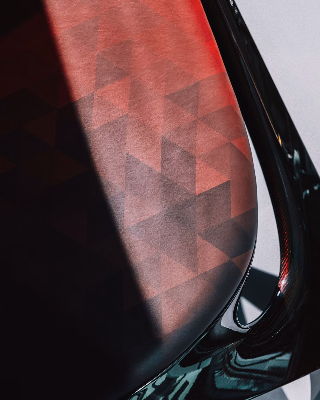 Lustrana leather on Element 01, in detail