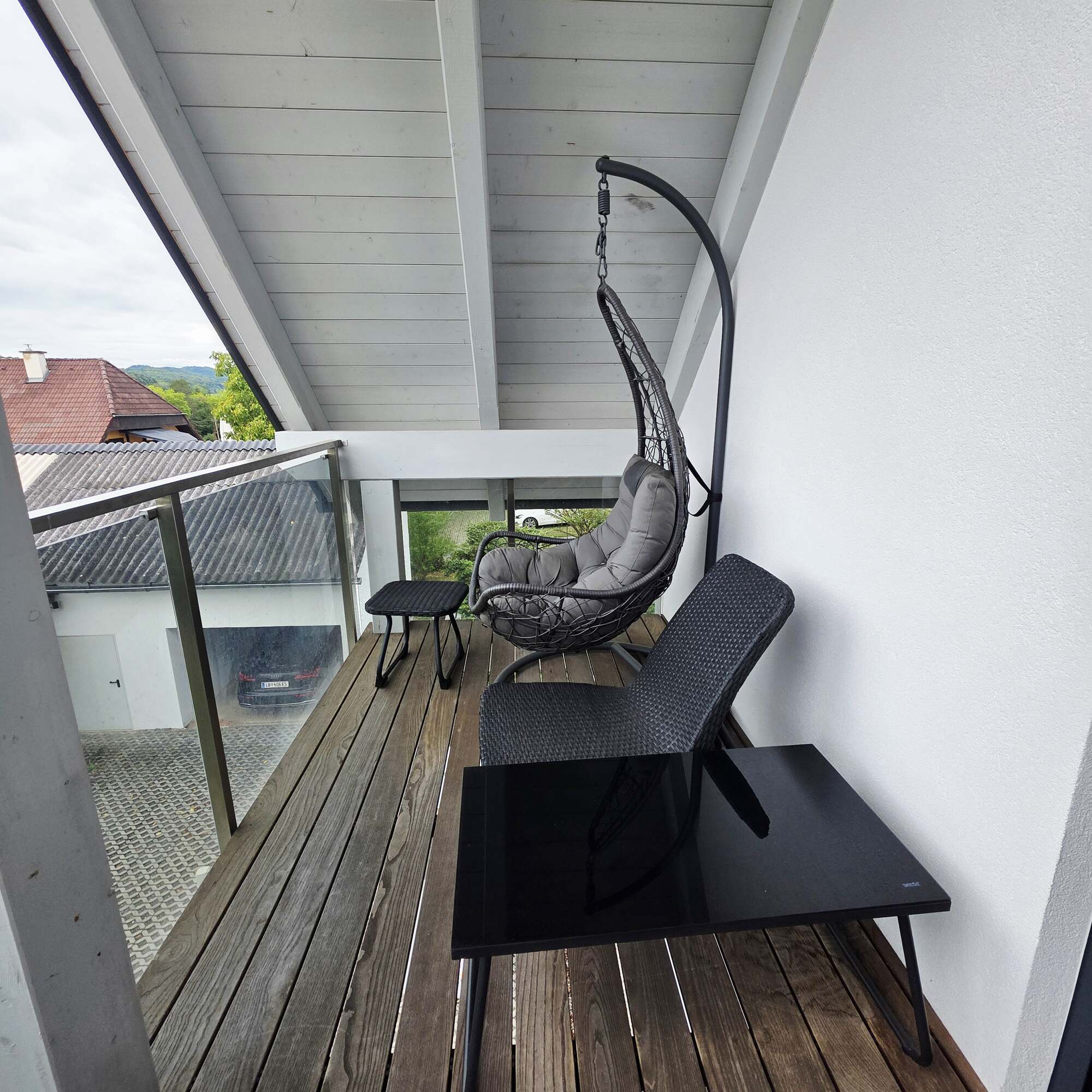 Balkon mit Hängesessel