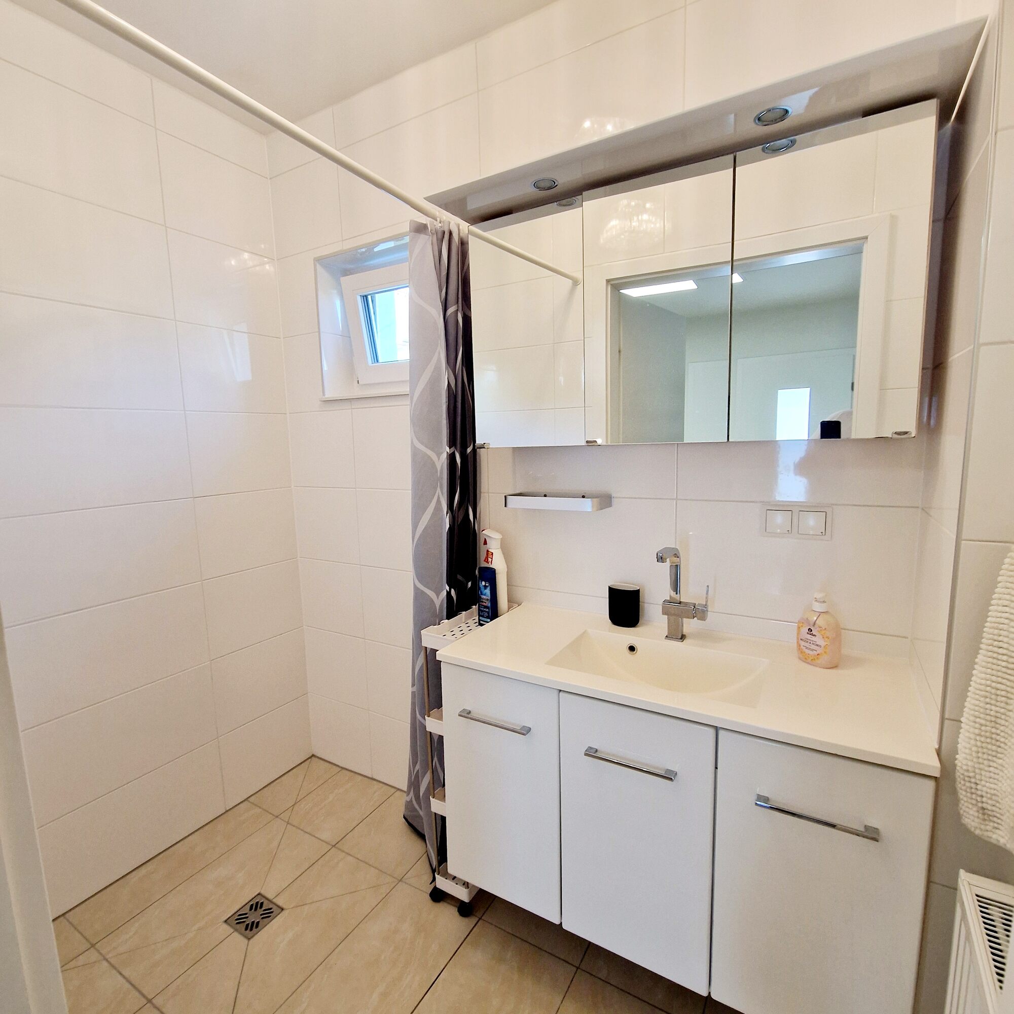 Erdgeschosswohnung – Badezimmer
