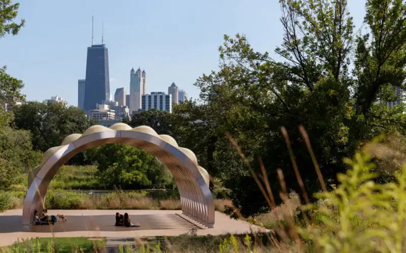 Lincoln Park neighborhood and Chicago skyline