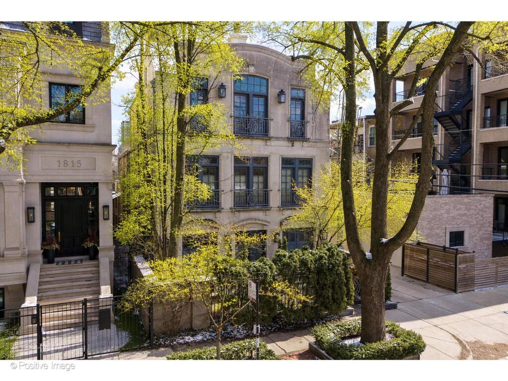 1811 N Howe Street property in Chicago