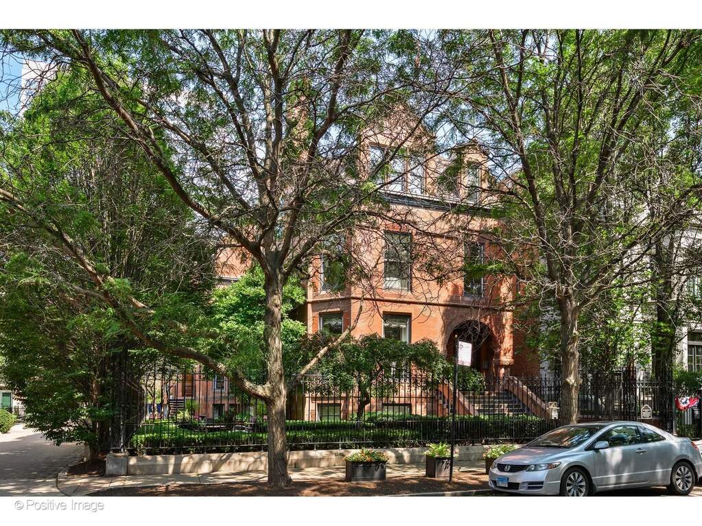 1919 S Prairie Avenue #3 property in Chicago