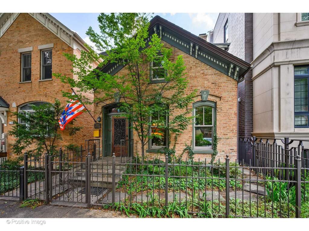 2231 N Magnolia Avenue property in Chicago
