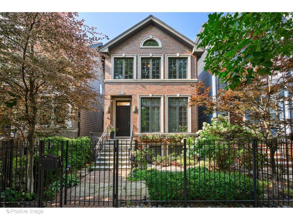 1844 W Barry Avenue property in Chicago