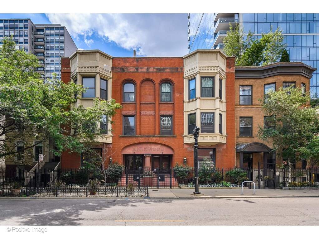 17 E Division Street #1E property in Chicago