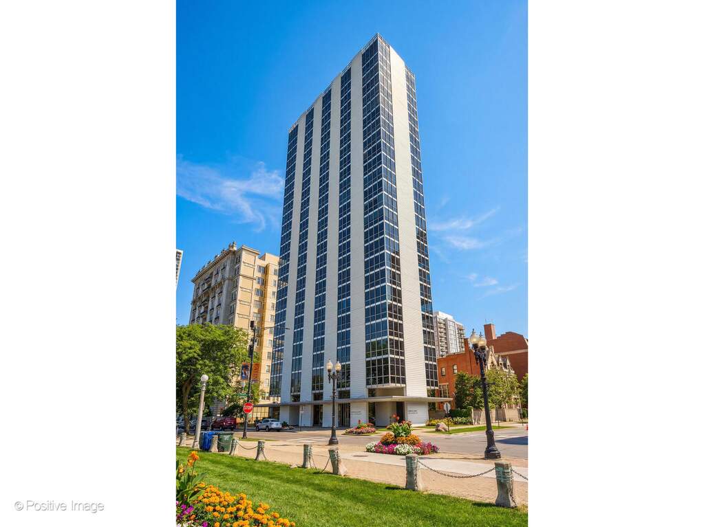 1555 N Dearborn Parkway #14AB property in Chicago