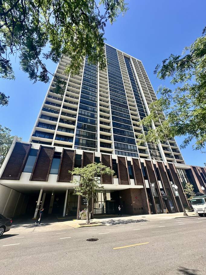 1636 N Wells Street #2214 property in Chicago