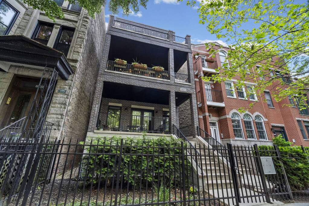 3322 N Kenmore Avenue #2 property in Chicago