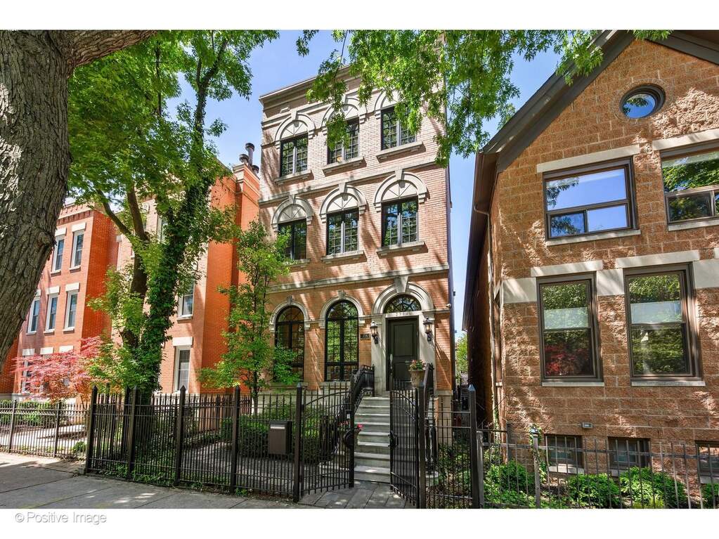2714 N Greenview Avenue property in Chicago