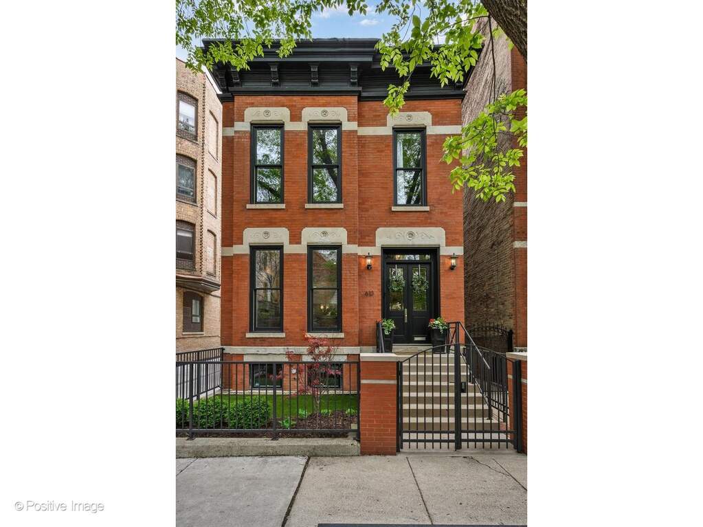 613 W Belden Avenue property in Chicago