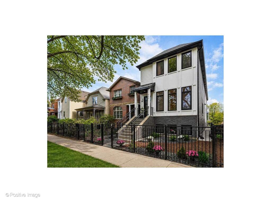 1845 W Wellington Avenue property in Chicago