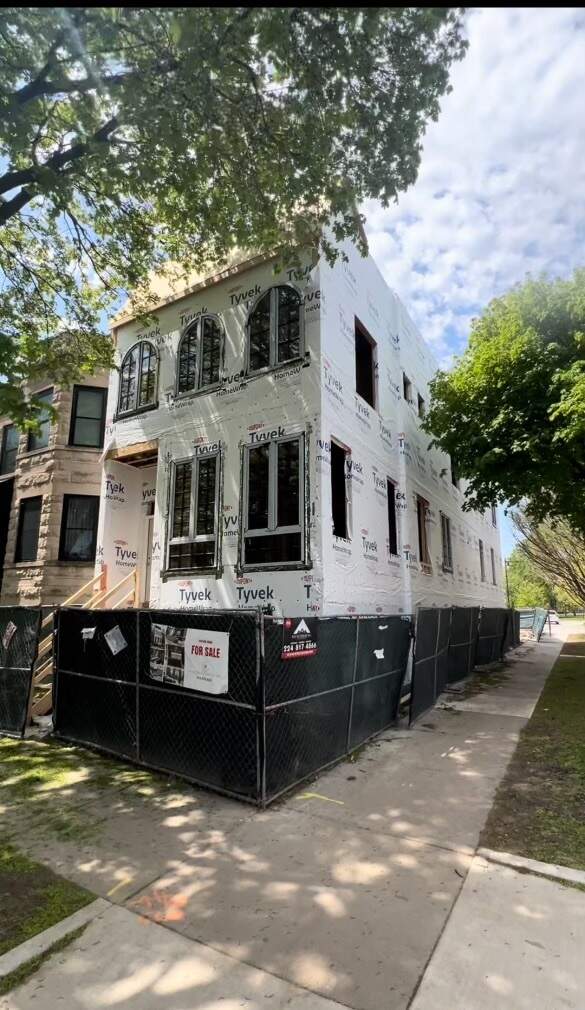 3456 N Claremont Avenue property in Chicago