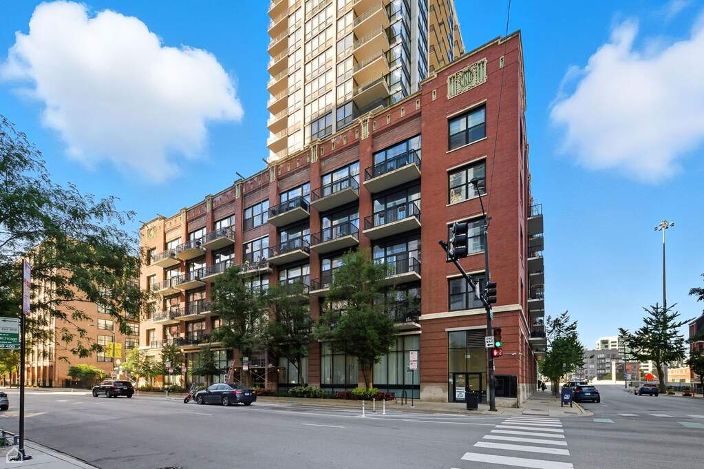 210 S Desplaines Street #807 property in Chicago