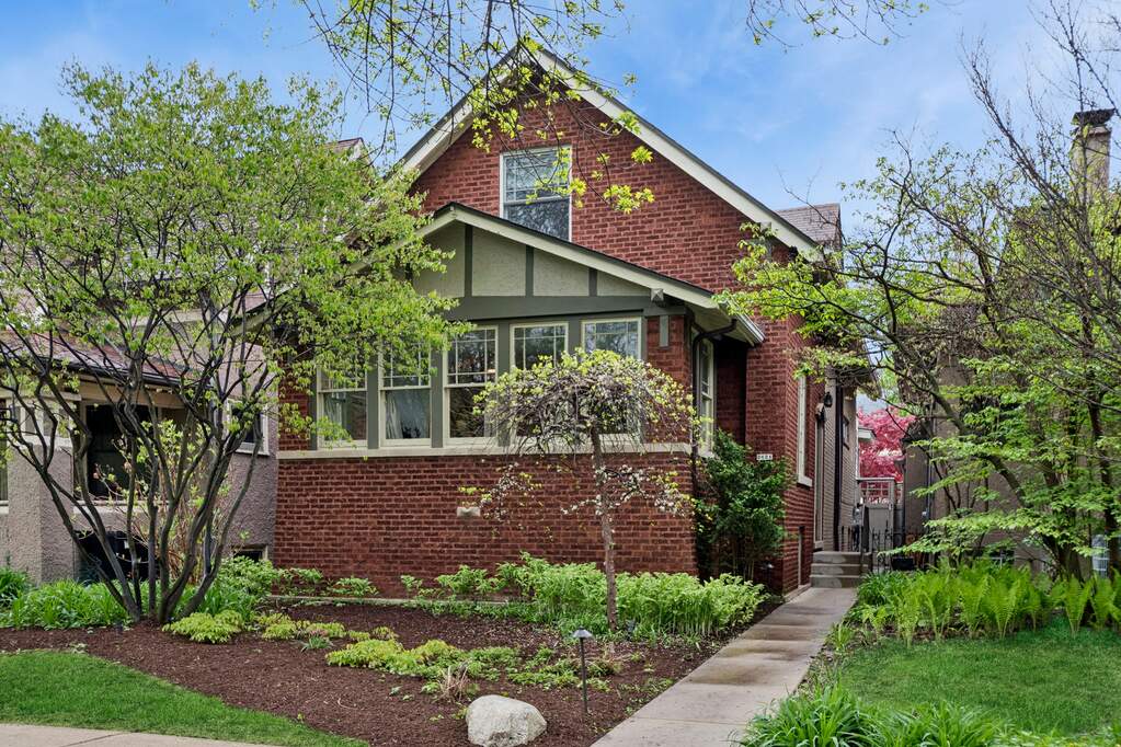 2621 W Windsor Avenue property in Chicago